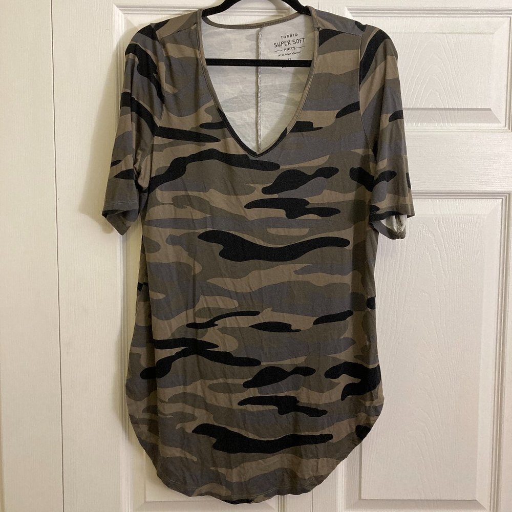 Torrid Camo Shirt Top Tunic Plus Size Size 0X Super Soft Knits